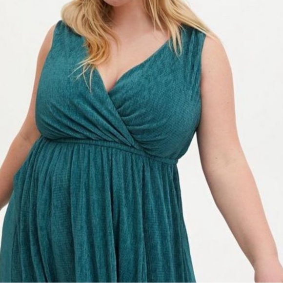 Torrid Crinkle Knit Surplice Midi Tiered Skater Dress Pine Green 3X 22-24 - Picture 2 of 9